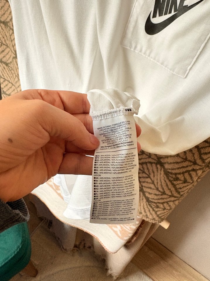 Nike Beyaz Kısa Kollu Tişört — görsel 4/7