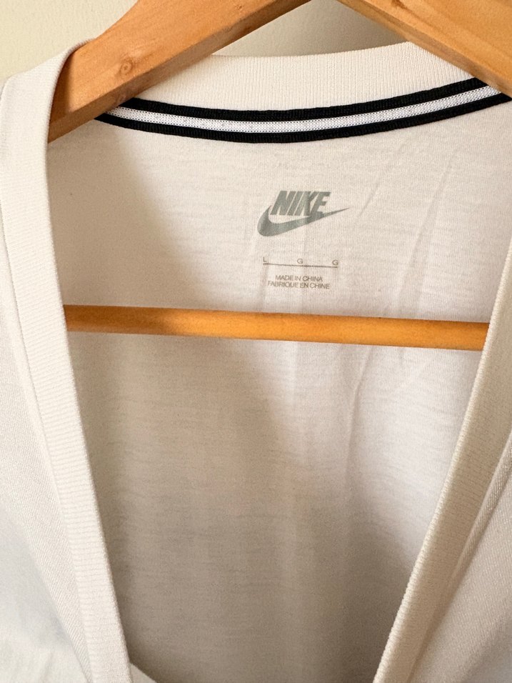 Nike Beyaz Kısa Kollu Tişört — görsel 5/7