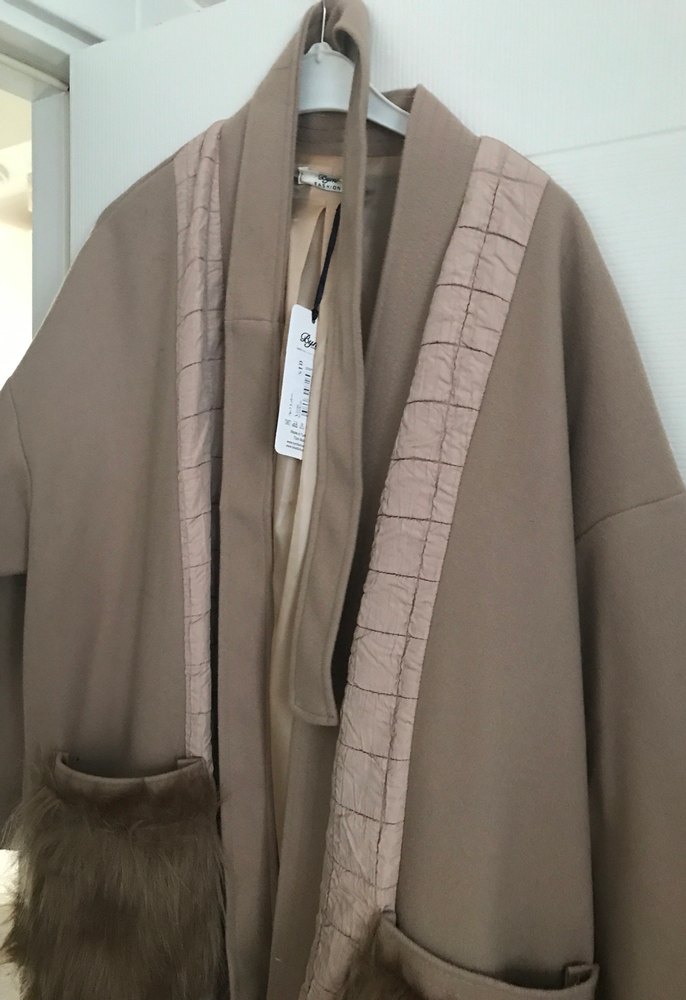 Kürk Detaylı Bej Uzun Kadın Kaban - Görsel 3