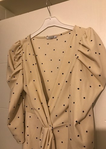 Bej Puantiyeli Uzun Drapeli Elbise - Görsel 4