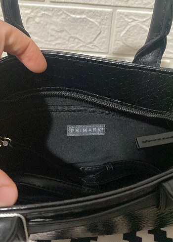 Siyah Parlak Yılan Derisi Desenli Kadın Çanta - Görsel 4