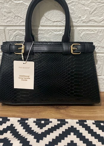 Siyah Parlak Yılan Derisi Desenli Kadın Çanta - Görsel 2