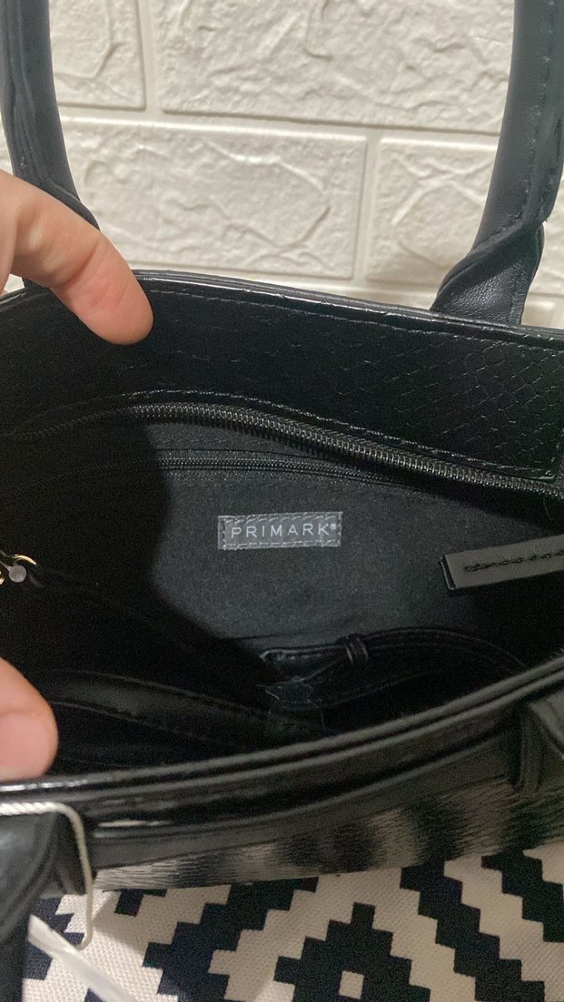 Siyah Parlak Yılan Derisi Desenli Kadın Çanta - Görsel 4