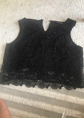 Dantel İşlemeli Siyah V Yaka Kolsuz Crop Top