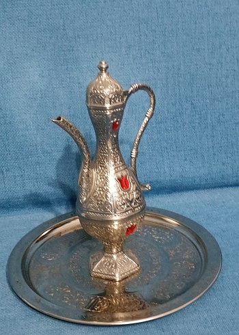 Madame Coco Parlak Altın Renkli İşlemeli Çaydanlık