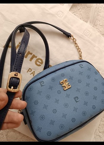  Beden Pierre Cardin Mavi Zincir Detaylı Kadın Çapraz Çanta