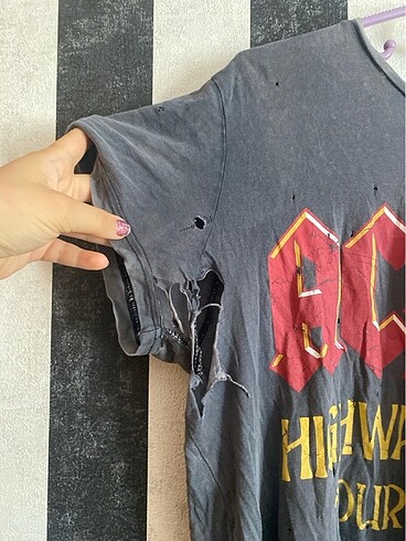 l Beden Acdc yırtık t shirt tişört