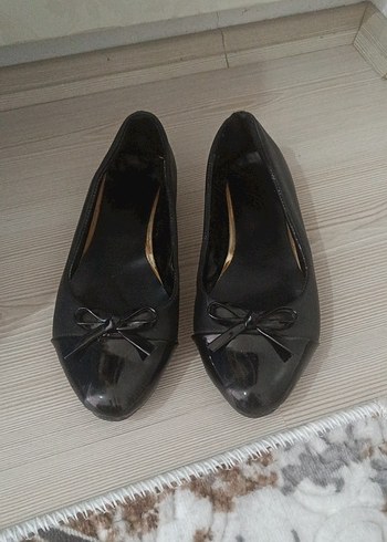 Siyah Fiyonk Detaylı Kadın Babet