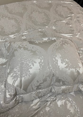 Gri Desenli Yatak Örtüsü - Görsel 3