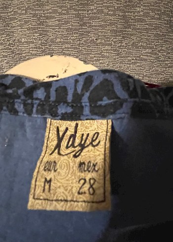 Mavi Leopar Desenli Kısa Kollu Tişörtü - Görsel 5