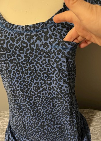 Mavi Leopar Desenli Kısa Kollu Tişörtü - Görsel 2