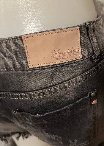 Gri Bağcıklı Yırtık Mini Kot Şort - Görsel 7