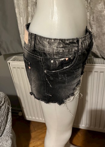 Gri Bağcıklı Yırtık Mini Kot Şort - Görsel 4