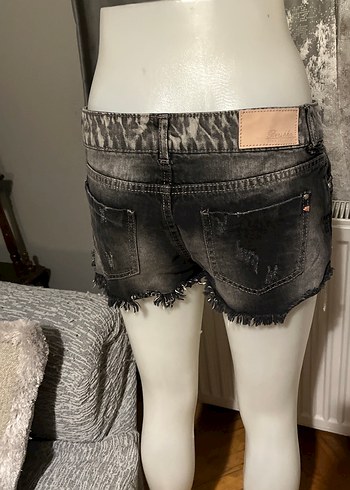 Gri Bağcıklı Yırtık Mini Kot Şort - Görsel 5