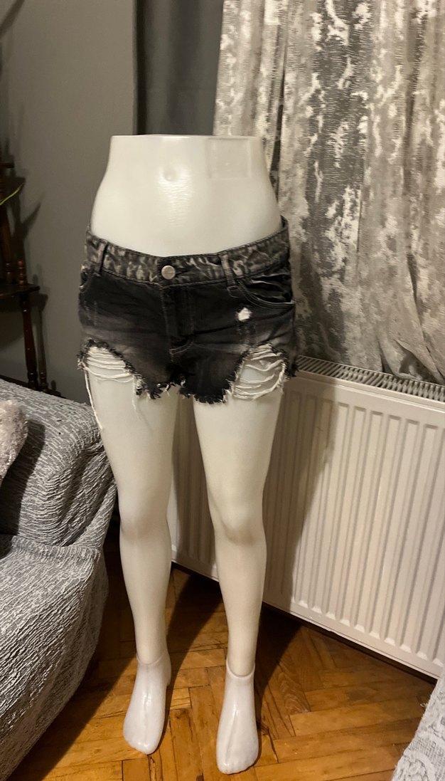 Gri Bağcıklı Yırtık Mini Kot Şort - Görsel 3