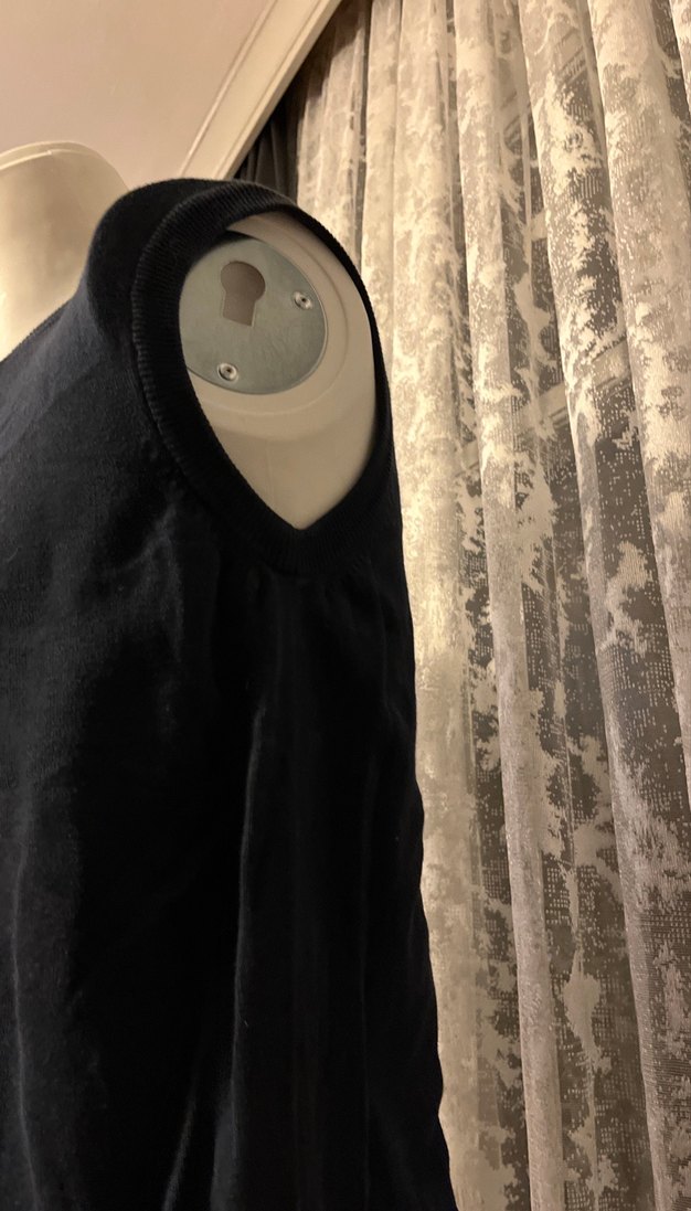 Siyah V Yaka Kolsuz Erkek Süveter - Görsel 3