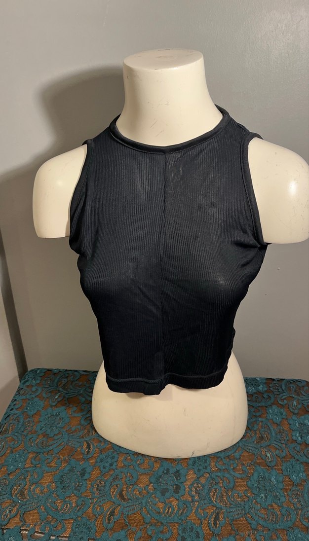 Siyah Yüksek Yakalı Kolsuz Crop Top - Görsel 2