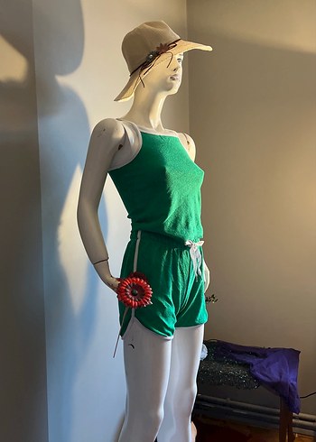 Yeşil Mini Kadın Atletik Şort ve tşört takım - Görsel 8