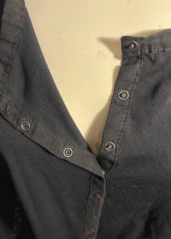 Düğmeli Siyah  Uzun Kollu Pamuklu Tişört - Görsel 4