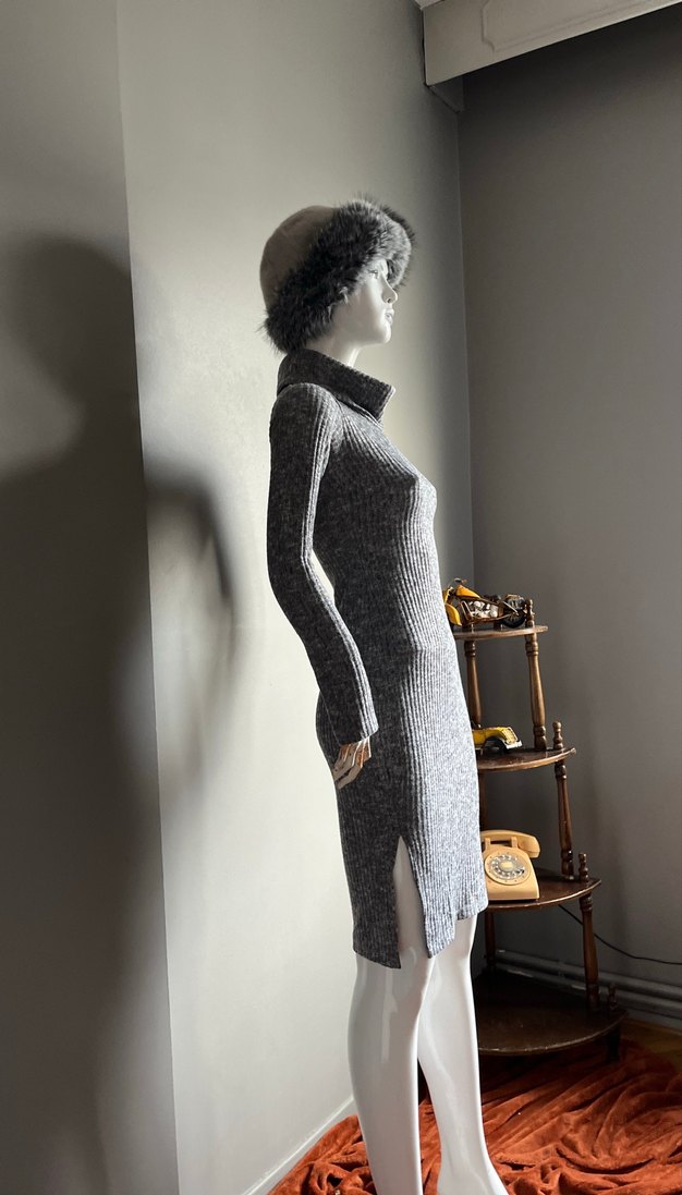 Gri Yüksek Yakalı Uzun Triko Elbise - Görsel 2