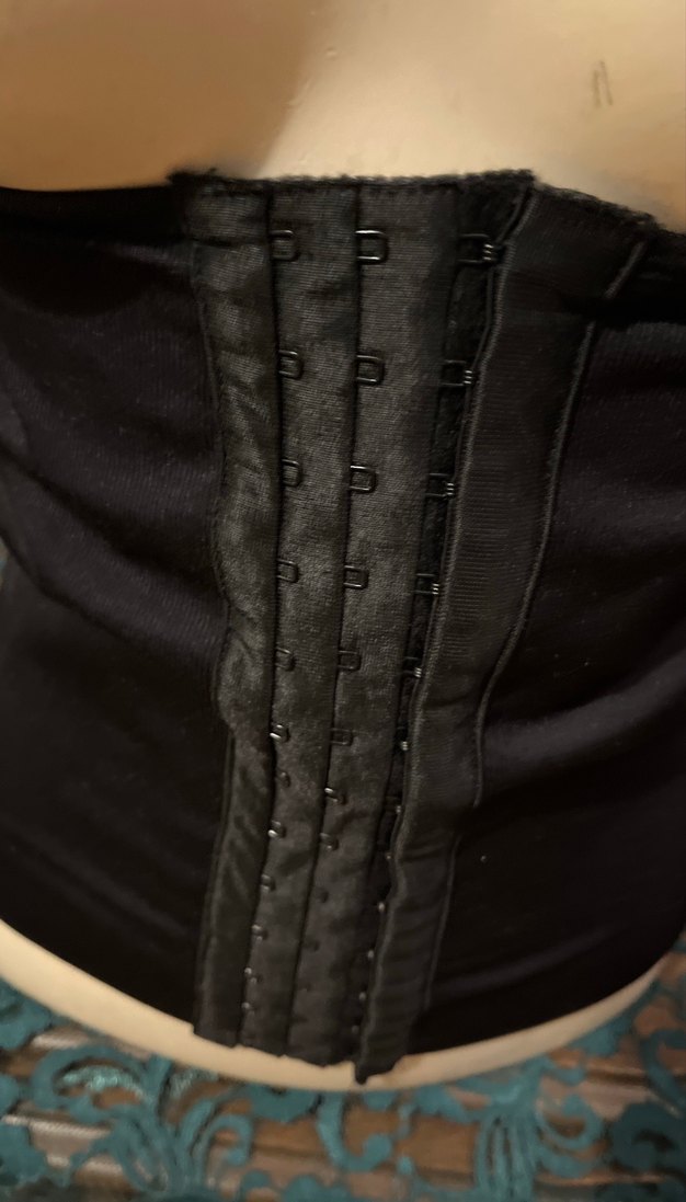 Siyah Dikişsiz Göğüs Korsesi - Görsel 4