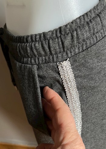 Gri eşofman altı yanı sutaşılı - Görsel 3