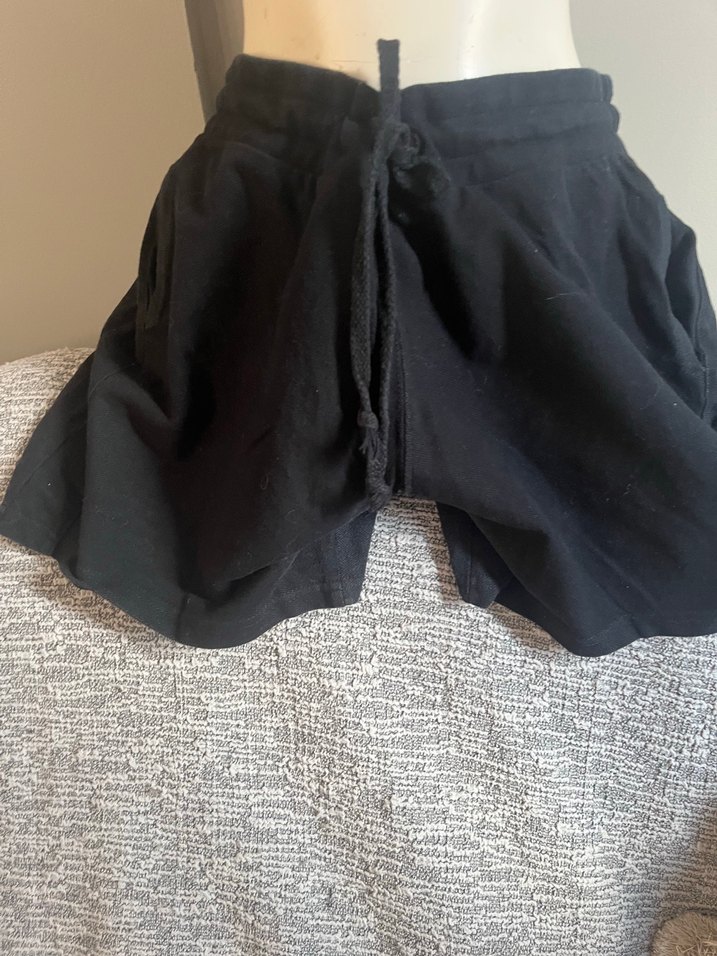 Siyah Keten Bel Bağlamalı  Şortu - Görsel 2