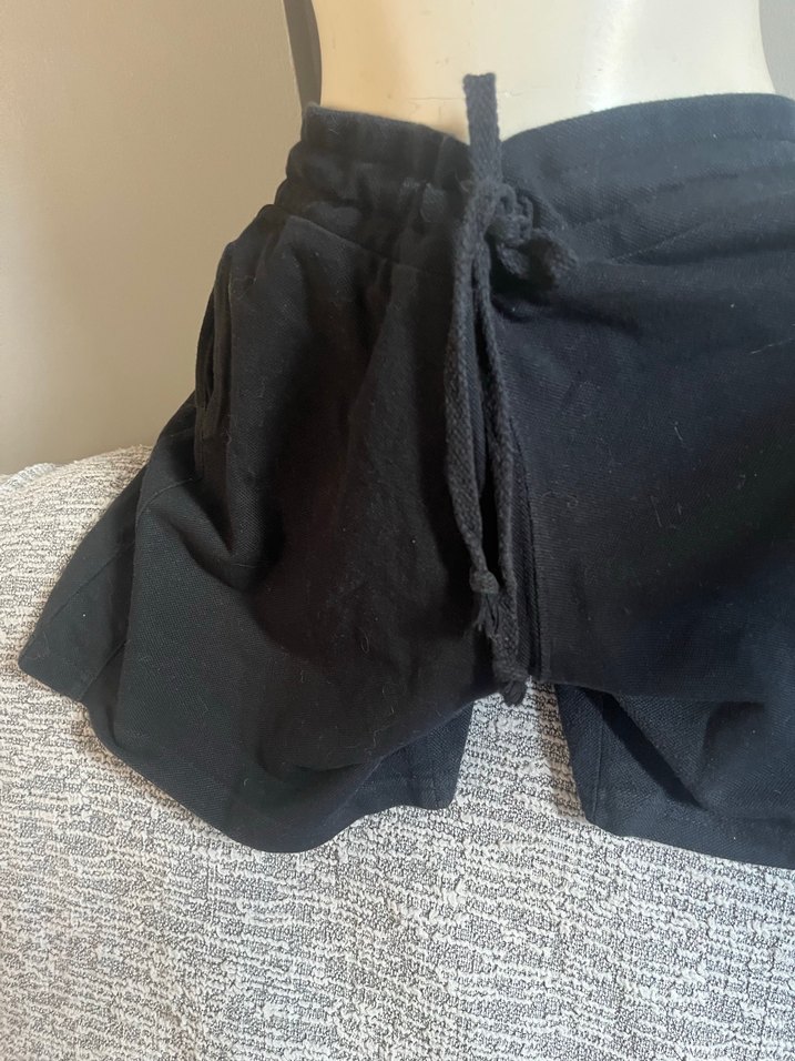 Siyah Keten Bel Bağlamalı  Şortu - Görsel 4