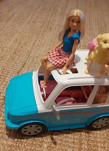 Barbie ve köpüşler ada macerası karavanı 