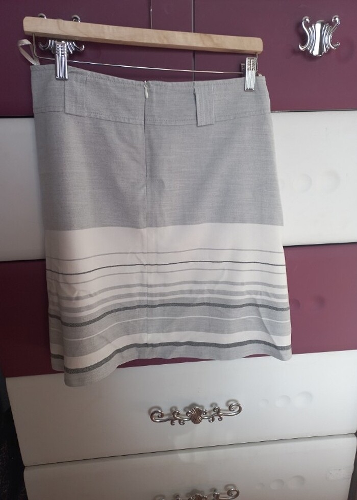 çizgili etek , bel 38 cm, uzunluk 49 cm, açık gri rengi - Görsel 2