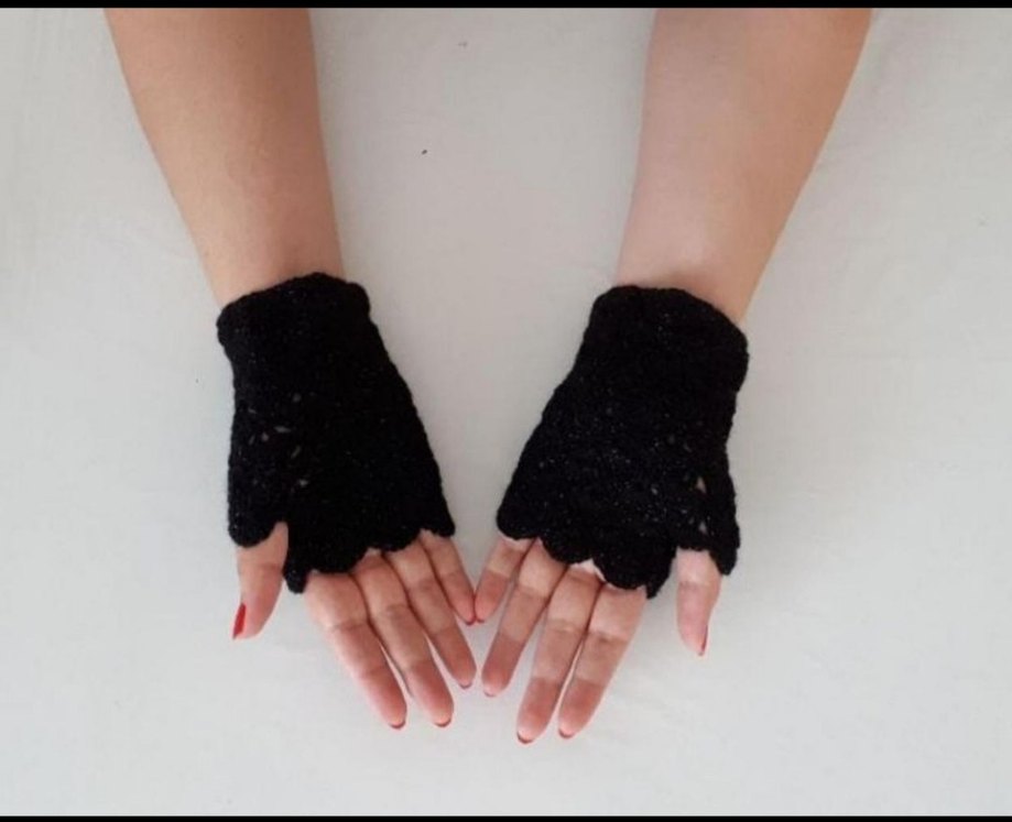 Siyah Örgü Parmaksız Kadın Eldiveni - Görsel 3