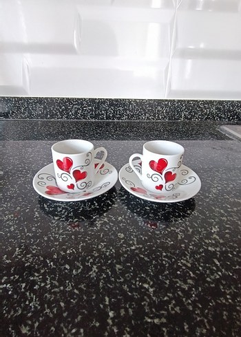 Kırmızı Kalp Desenli 2'li Porselen Fincan ve Tabak