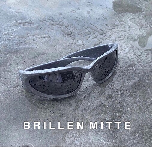 Brillen Mitte Gözlük