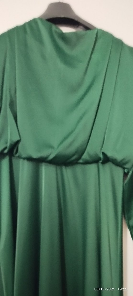 Yeşil Uzun Saten abiye Elbise V Yaka Drapeli - Görsel 3
