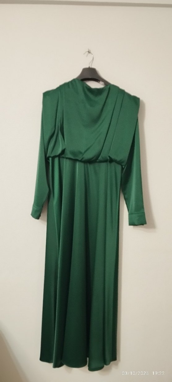 Yeşil Uzun Saten abiye Elbise V Yaka Drapeli - Görsel 4