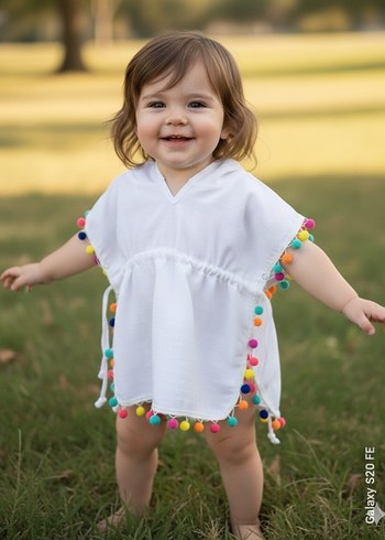 Renkli Püsküllü Beyaz Pamuklu Kız Çocuk Panço - Görsel 7