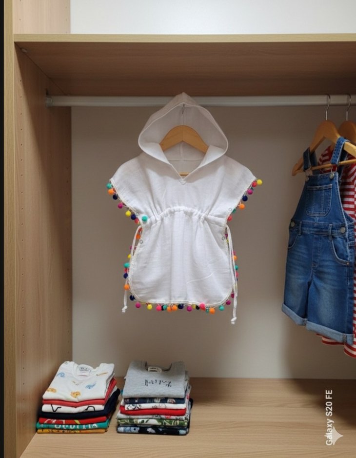 Renkli Püsküllü Beyaz Pamuklu Kız Çocuk Panço - Görsel 3