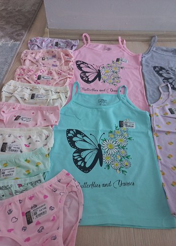 Çocuklar için Renkli Baskılı Atlet ve Külot Seti - Görsel 6