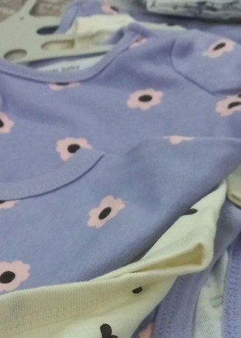 Mor Çiçek Desenli Uzun Kollu Bebek Body - Görsel 2