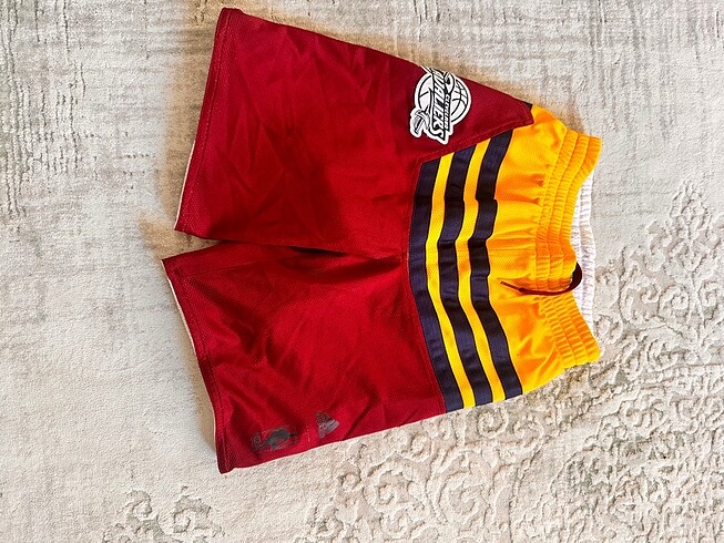 Adidas Basket şortu