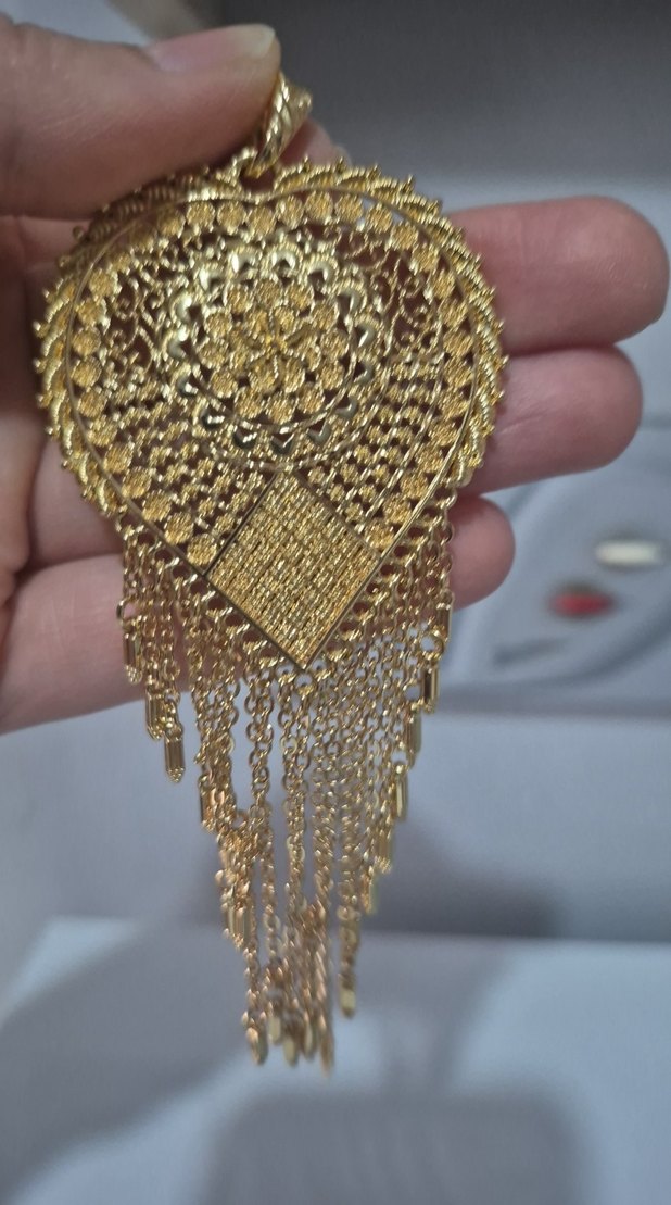 Altın kaplama İşlemeli Püsküllü kolye ucu - Görsel 3