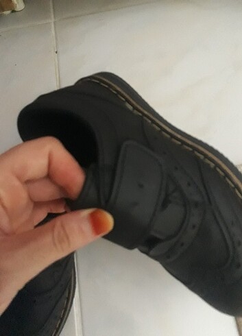 29 Beden siyah Renk Kumdura.