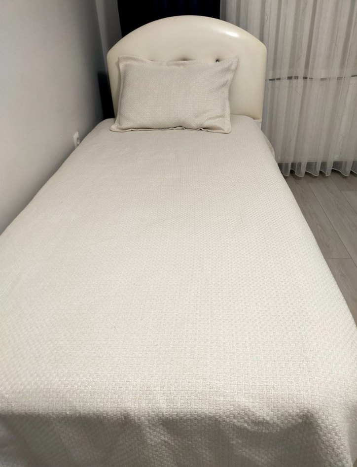 Gri Beyaz Düz Yatak Örtüsü - Görsel 2