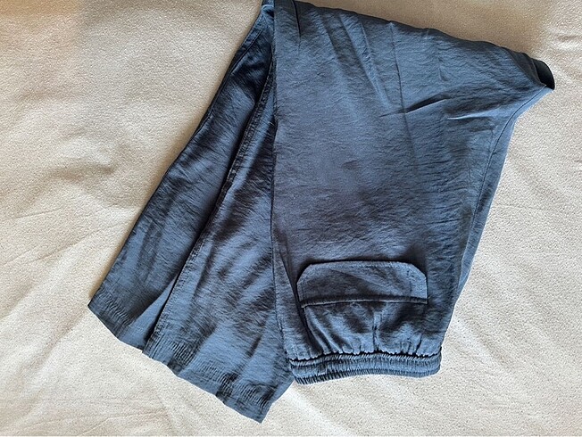 Zara Dökümlü Kısa Paça Pantolon - Görsel 3