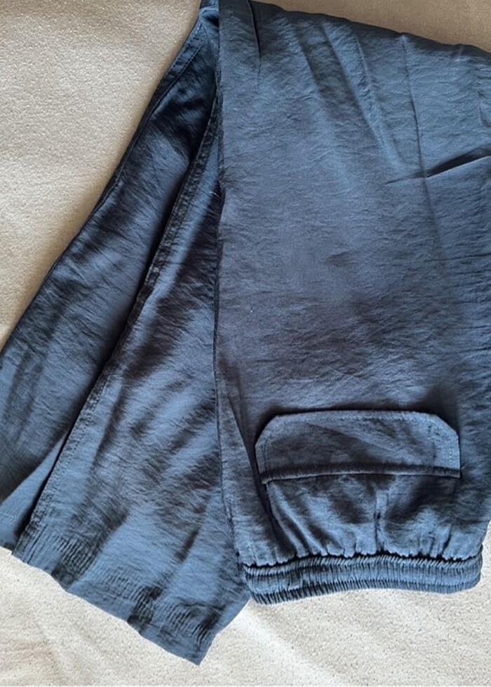 Zara Dökümlü Kısa Paça Pantolon - Görsel 3