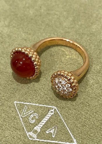 Van Cleef & Arpels ürünü