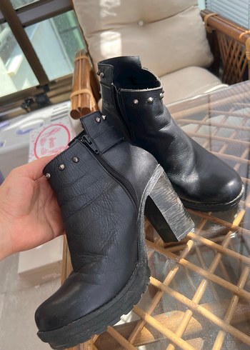 Diğer Topuklu Siyah Deri Tokalı Bot