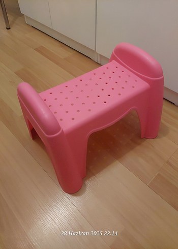 Pastel Pembe Çocuk Sandalyesi