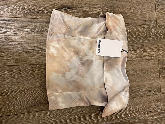 bershka straplez desenli crop