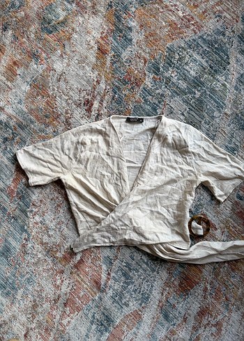V yaka krem rengi crop tişört